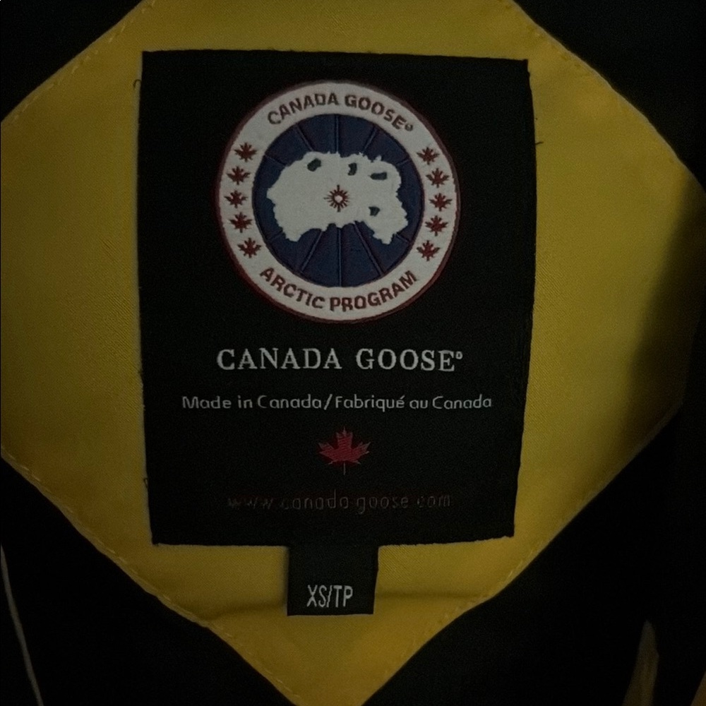 Canada Goose Yellow Fur-Trimmed Parka. Size XS. - Picture 4 of 5